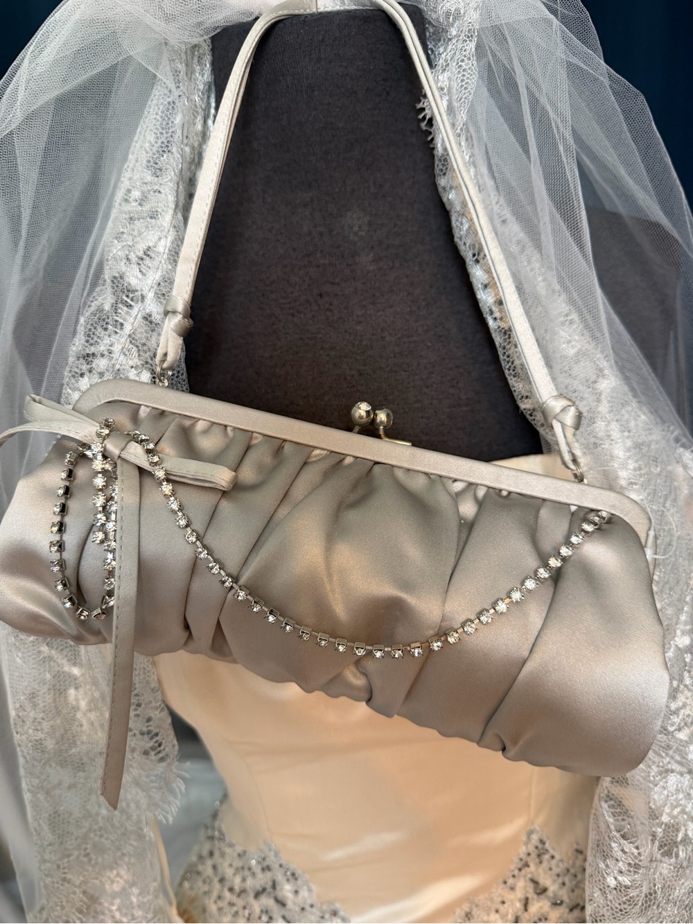 NWT COCOE VOCI WEDDING GOWN SIZE 4 w/veil & clutch - Picture 8 of 16